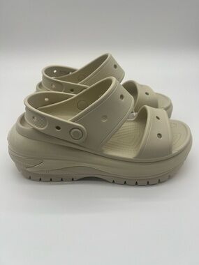 CROCS Unisex Mega Crush Platform Sandals in Bone Colorway M6/W8